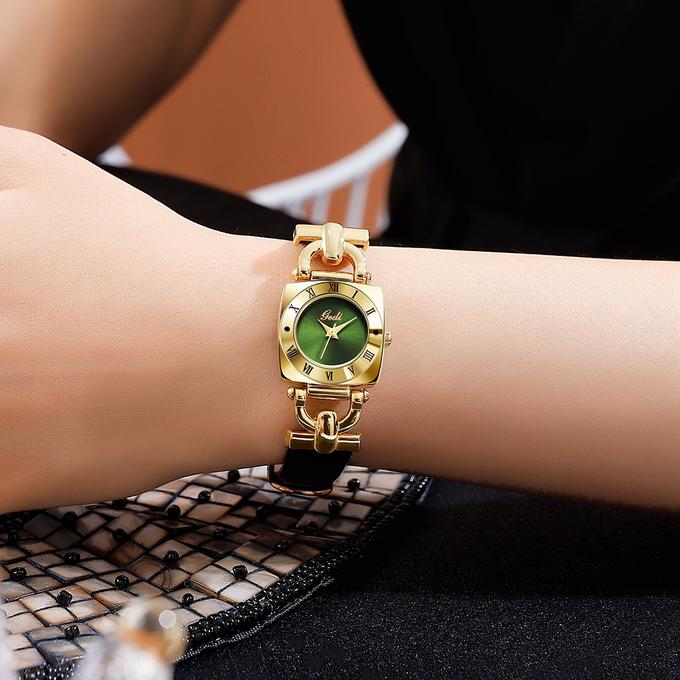 ساعة جيدي من الجلد الراقية للنساء