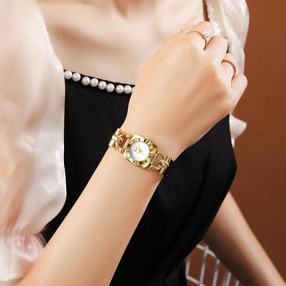 ساعة جيدي من الجلد الراقية للنساء